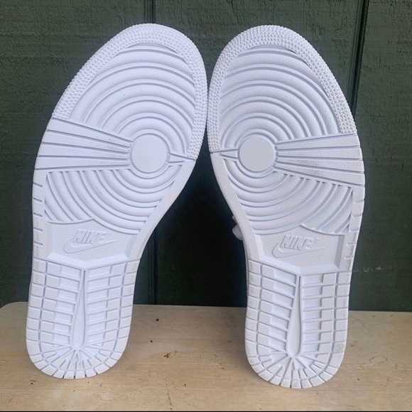 Air Jordan 1 Mid Triple White Patent Swoosh BQ6472-100 Women’s Size 11 Mens 9.5 - Picture 10 of 12